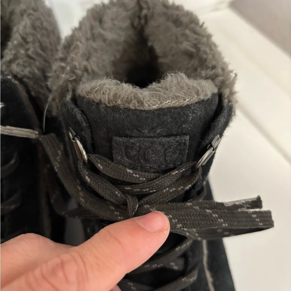 UGG Bodie Booties Black Gray Shearling Fur Lace Up Boots Suede Size 8.5